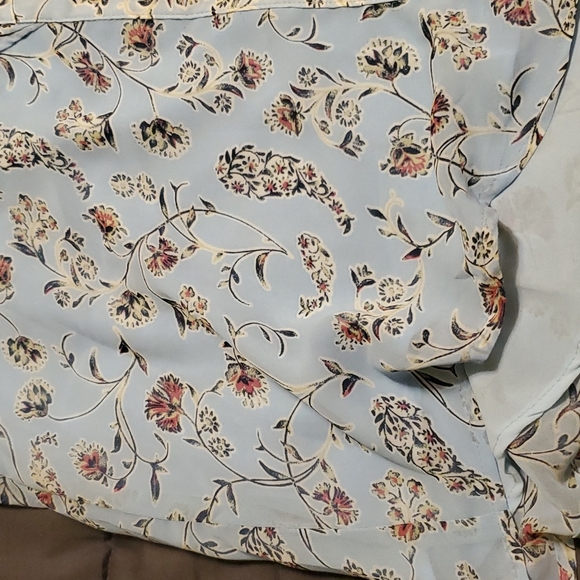 Baby blue chiffon blouse with floral design - Picture 2 of 8